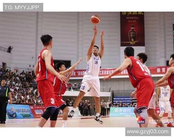 南京篮球队在邀请赛中以76分稳居积分榜首位展现强劲实力