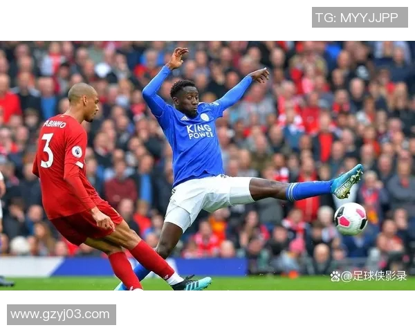 被队友冷落的足球明星如何在逆境中重拾自信与荣耀